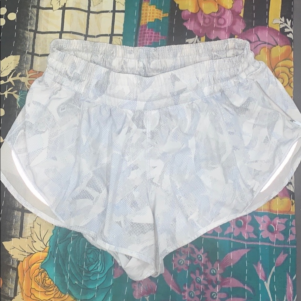 Lululemon hotty hot 2.5”